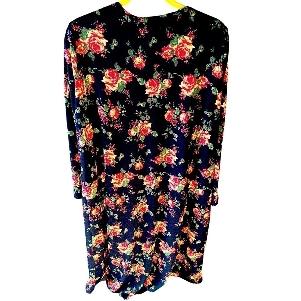 Lularoe large black Sarah cardigan with roses ex-retailer‎ stash.Worn for pics . - Picture 2 of 7